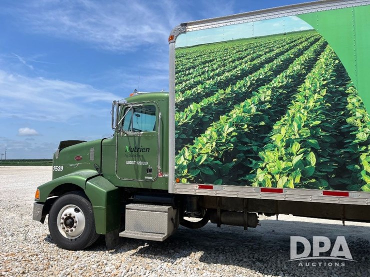 1999-peterbilt-385-image-17