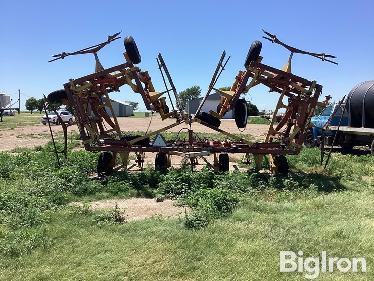 1981-versatile-noble-9600-9x6-sweep-blade-plow-image-6