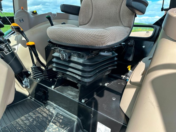 2020-john-deere-5075e-image-52