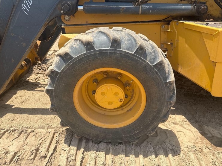 2018-deere-310sl-hl-image-10