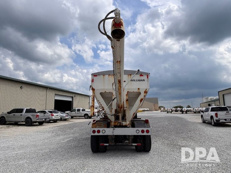 2000-peterbilt-379-image-10