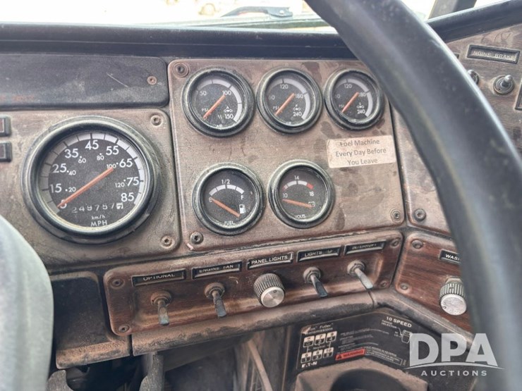 1997-freightliner-fld112-image-82
