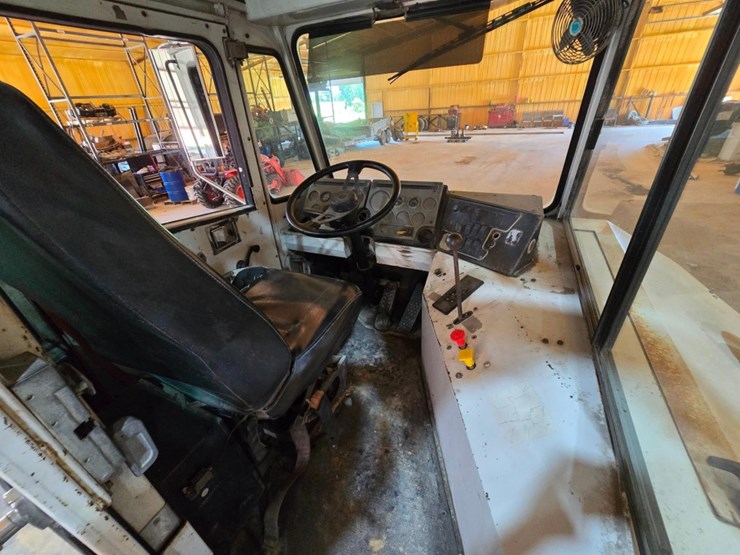 2004-capacity-tj7000-image-16