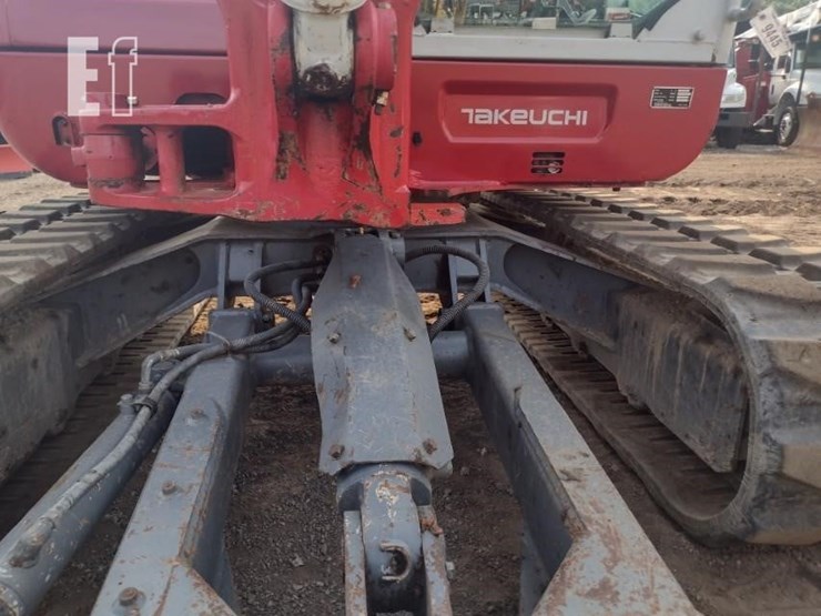 2018-takeuchi-tb260-image-24