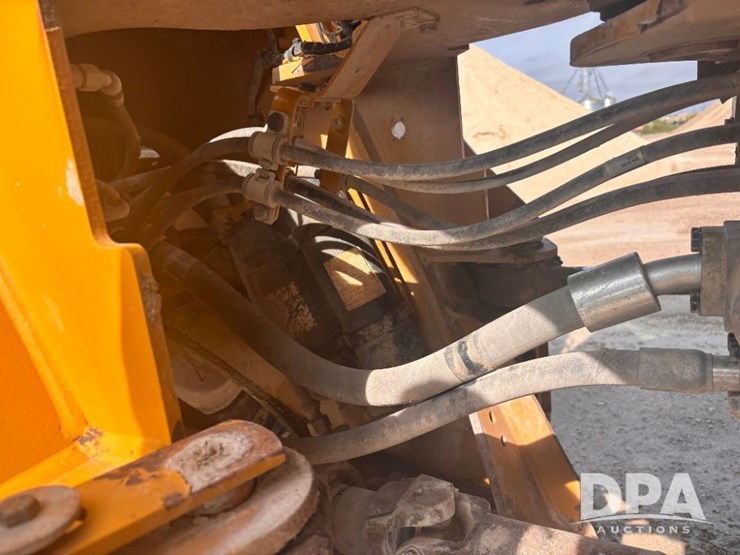 2014-caterpillar-950m-image-35