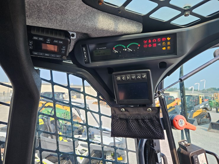 2020-deere-333g-image-10
