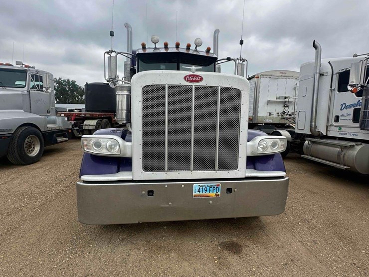 peterbilt-388-image-2