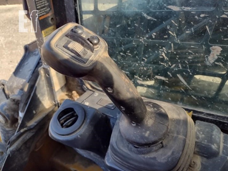 2023-deere-317g-image-9