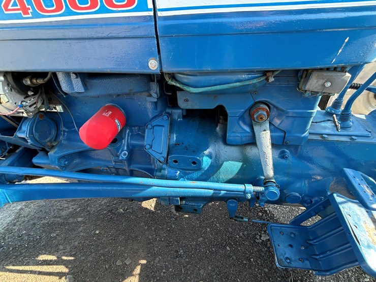 ford-4000-image-16