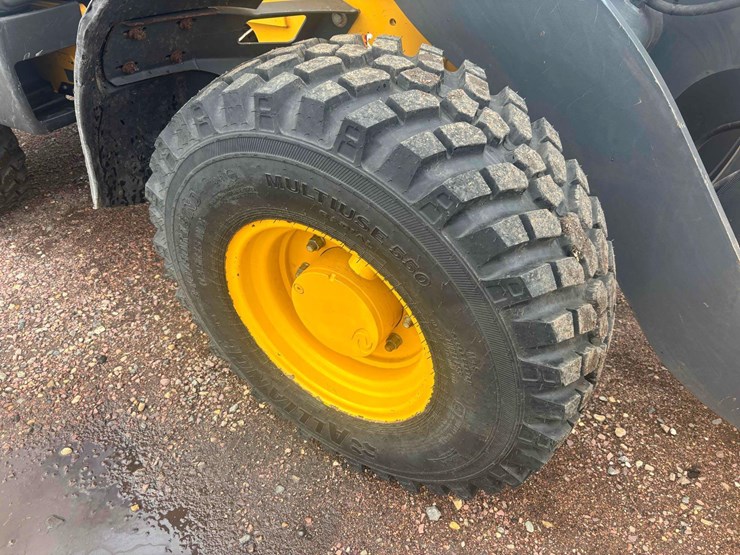 deere-204l-image-25