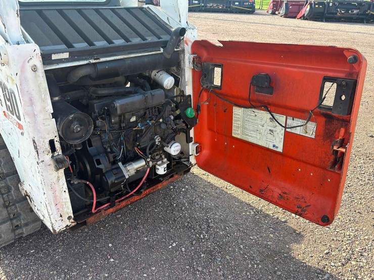 2005-bobcat-t190-image-8