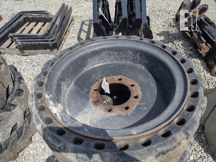 (4)-31x10-20-solid-tires-w/rims-image-2