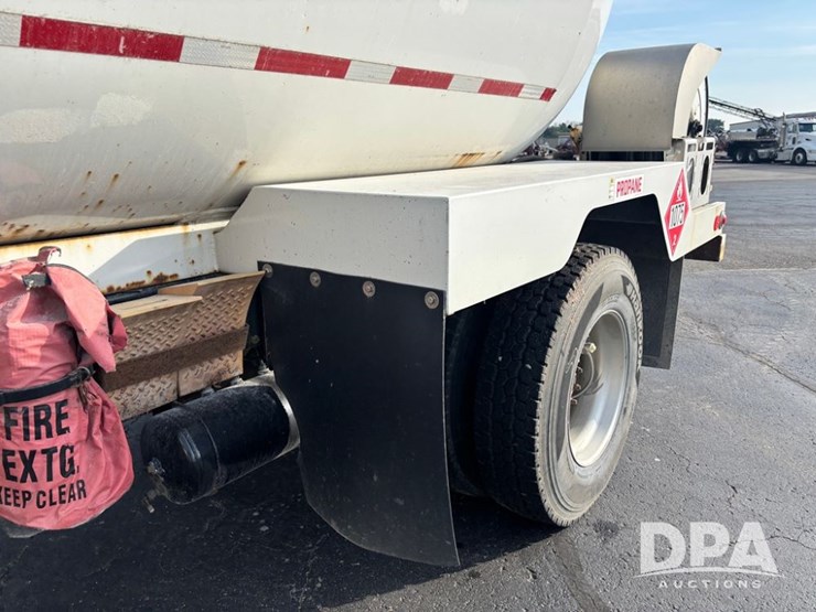 2013-peterbilt-337-image-43