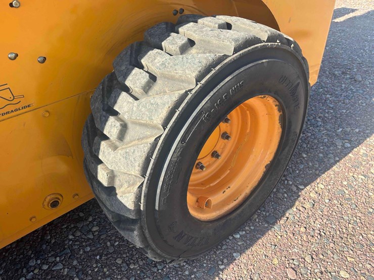 mustang-1900-skid-steer-image-27
