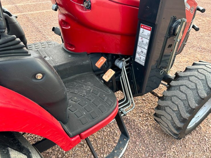 2011-case-ih-farmall-40-image-41