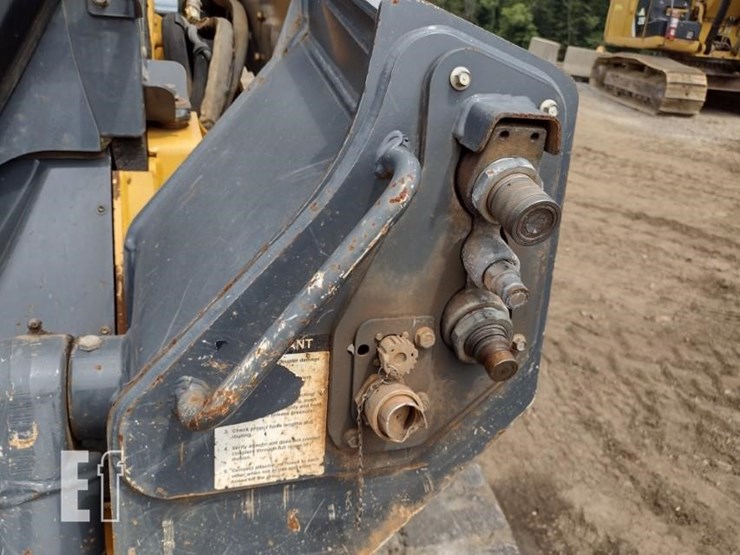2020-deere-331g-image-15