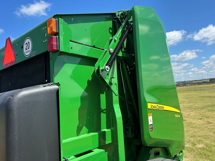 john-deere-560m-image-10