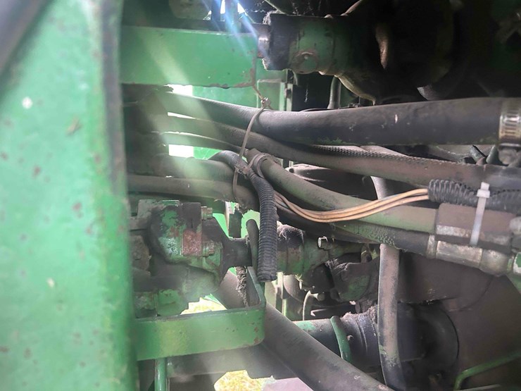 john-deere-8440-image-9