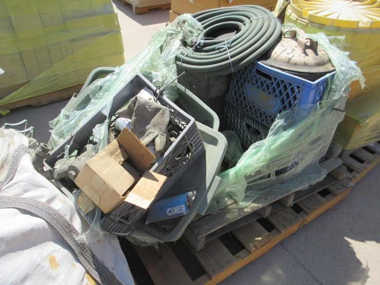 (4)-pallets-of-misc-items,-image-11