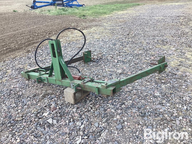 3-pt-round-bale-unroller-image-1