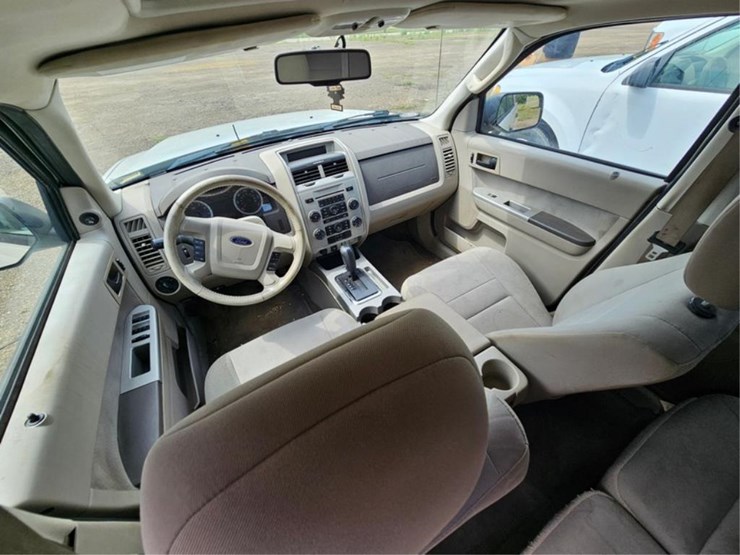 2011-ford-escape-image-11