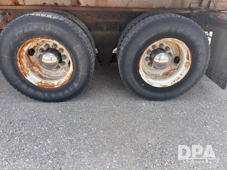 2000-peterbilt-357-image-34
