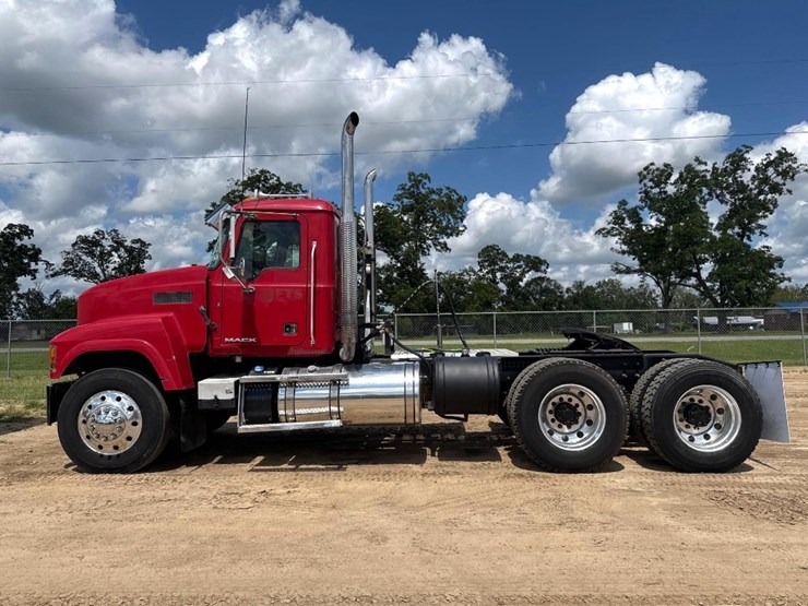 2012-mack-ch613-image-1