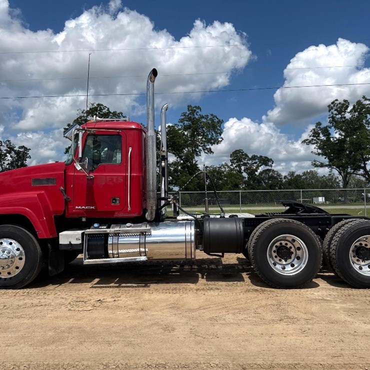 2012 MACK CH613