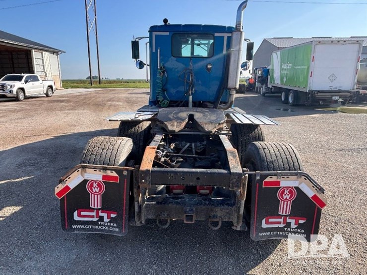 2002-ihc-9400i-day-cab-truck-(gp10940,-unit-109996)-image-8