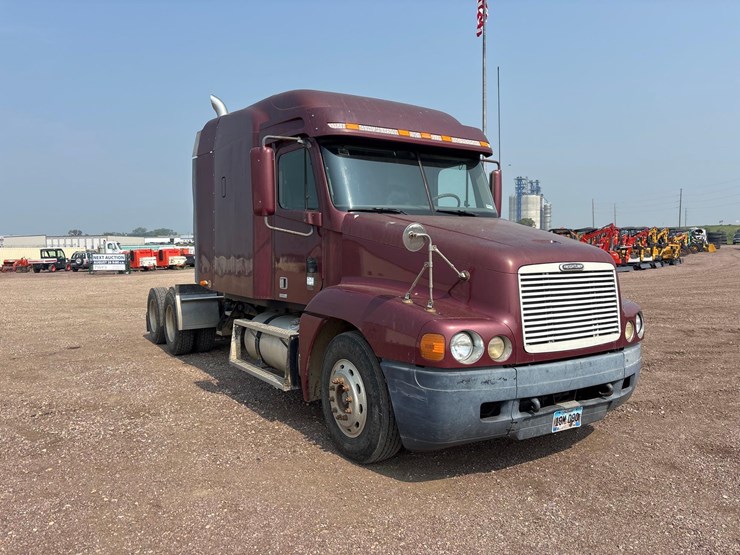 2001-freightliner-truck-tractor-image-2