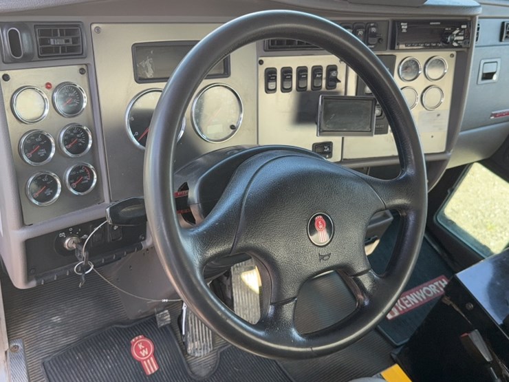 2016-kenworth-t370-image-24