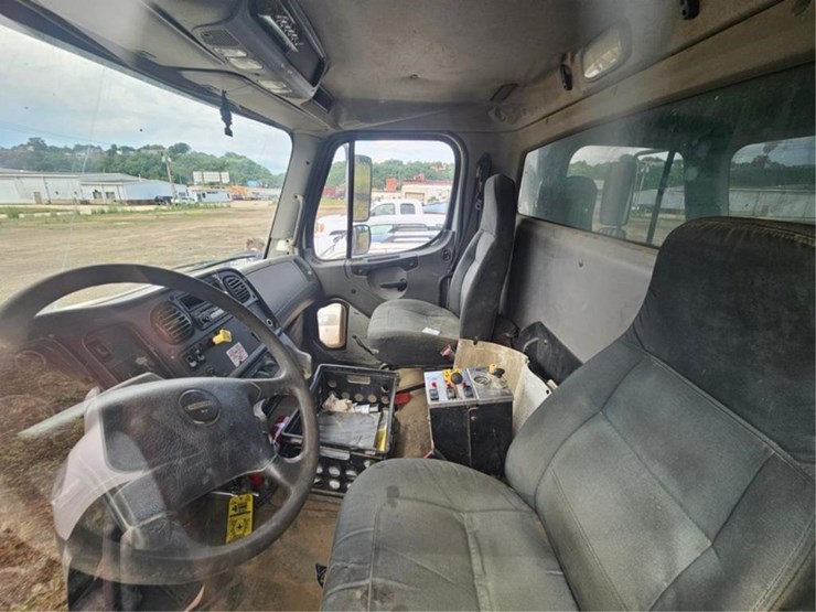 #2526-•-2007-freightliner-m2-tandem-axle-dump-truck-image-37