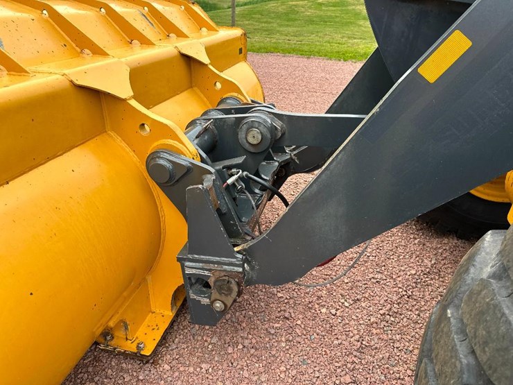 2018-deere-524kii-image-48