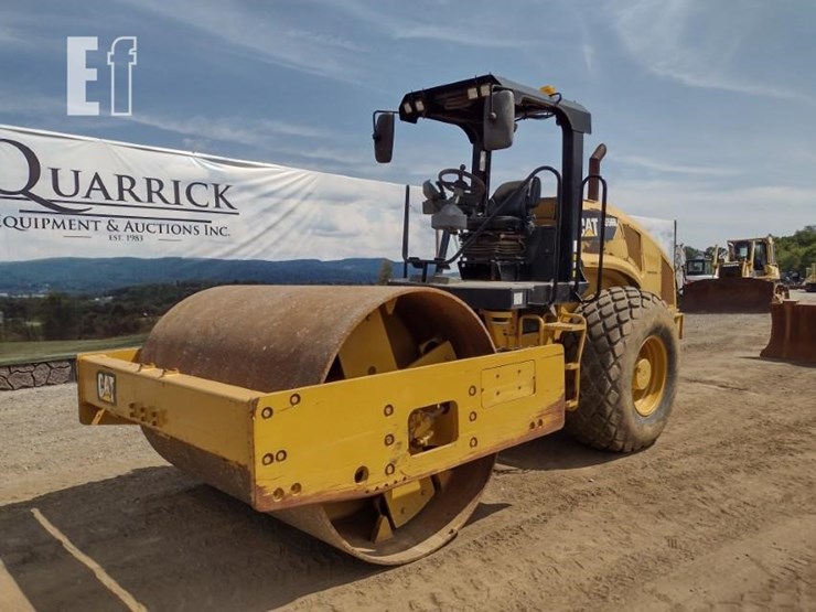 2015-caterpillar-cs56b-image-33