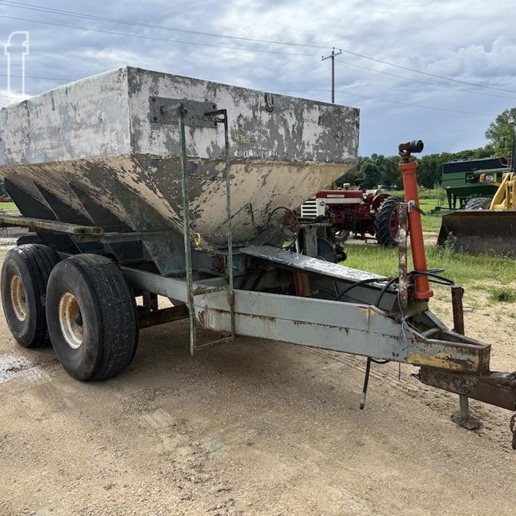 FERTLIZER BUGGY 4765