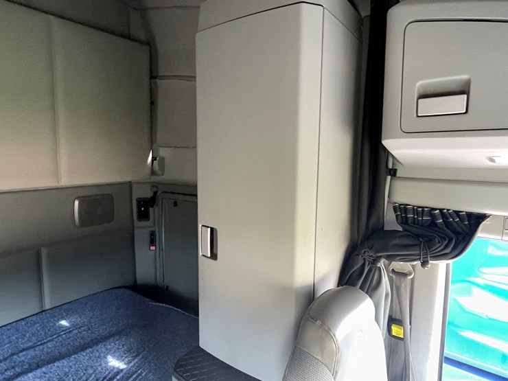 2018-kenworth-t680-image-66
