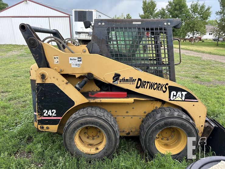 caterpillar-242-image-4