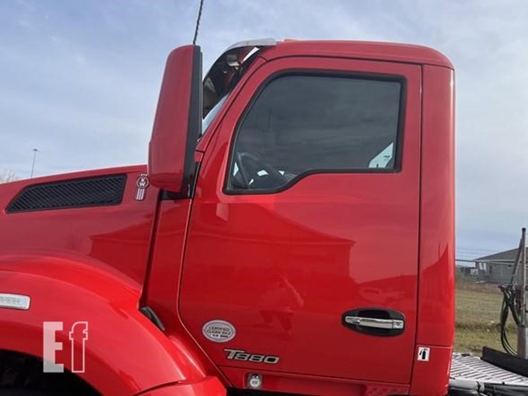 2016-kenworth-t880-image-44
