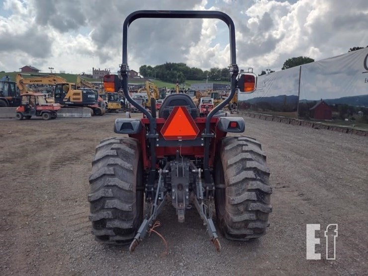 massey-ferguson-1735m-image-4