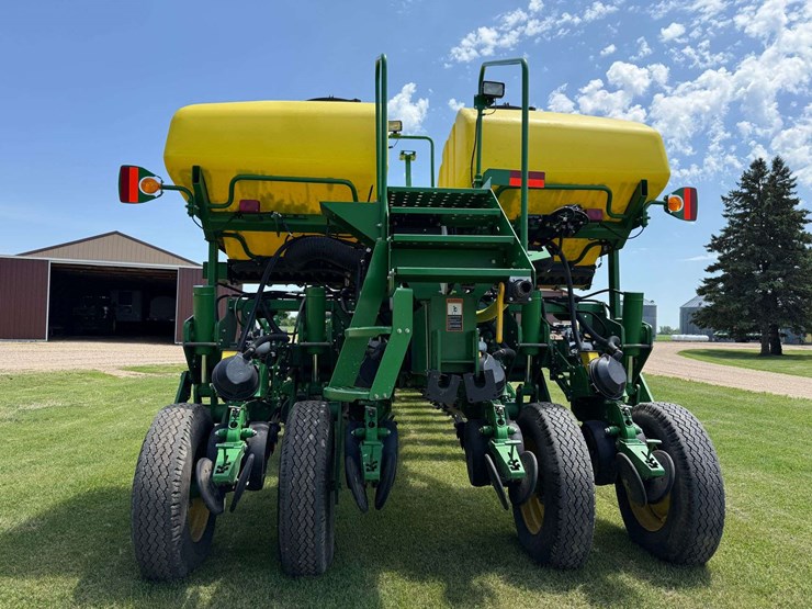 2014-john-deere-1770nt-image-4