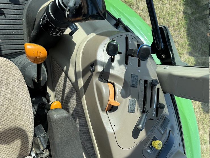 2014-john-deere-5100e-image-14