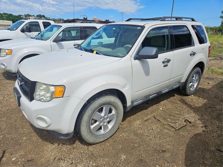 2011-ford-escape-image-1