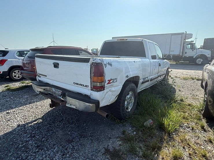2002-chevrolet-1500-image-3