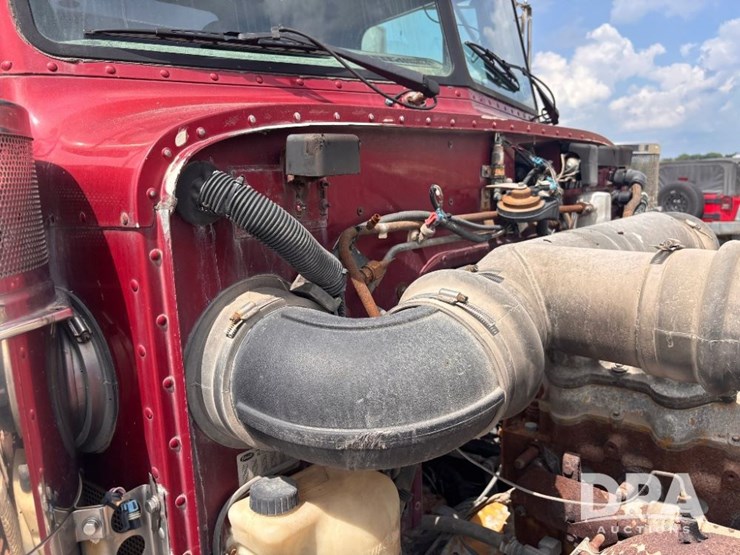 2000-peterbilt-379-image-74