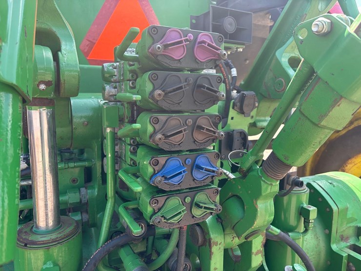 2012-john-deere-8335rt-image-33
