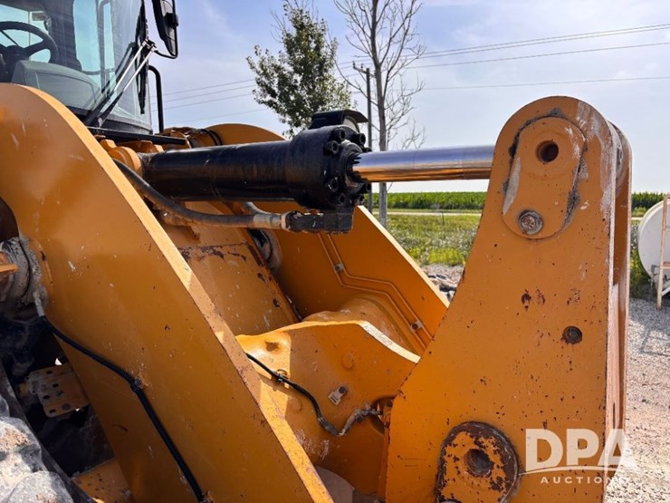 2014-caterpillar-950m-image-57