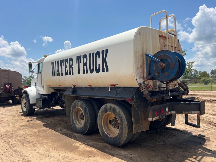 2003-peterbilt-330-image-2
