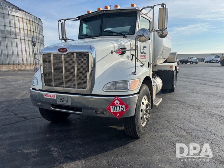 2013-peterbilt-337-image-22