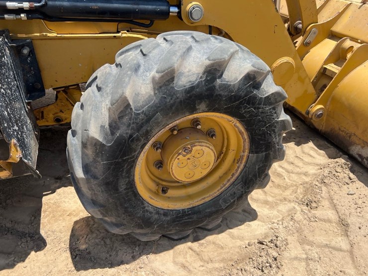 2013-caterpillar-420f-image-12