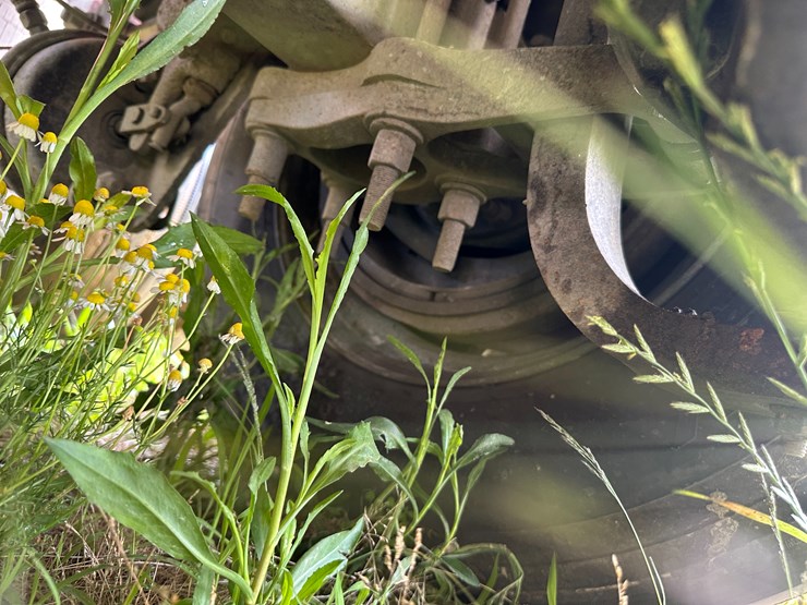 2013-volvo-10-image-46